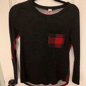 Buffalo plaid red/ black top